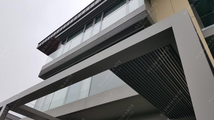 Wall-mounted ACURA louvered pergola 8&nbsp;×&nbsp;2.5 m, photo 3