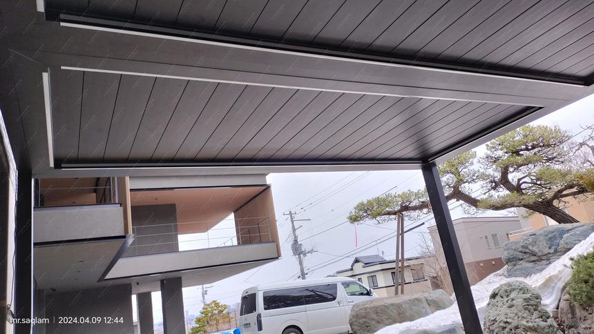 Wall-mounted louvered pivot-sliding pergola in two modules, photo 7