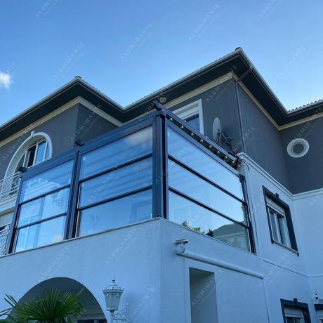 House loggia with SKYLINE guillotine glazing and VISTA retractable roof