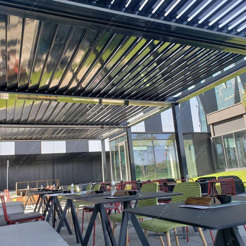 Restaurant: four louvered pergolas 5&nbsp;×&nbsp;4 m with ORIZZONTE THERMO double glazing and SKYLINE guillotine glass, photo 4