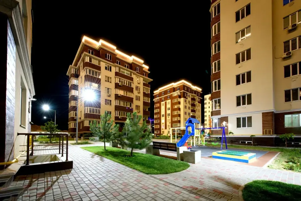 Благоустроєна територія ЖК Золота Ера із сервісами для мешканців