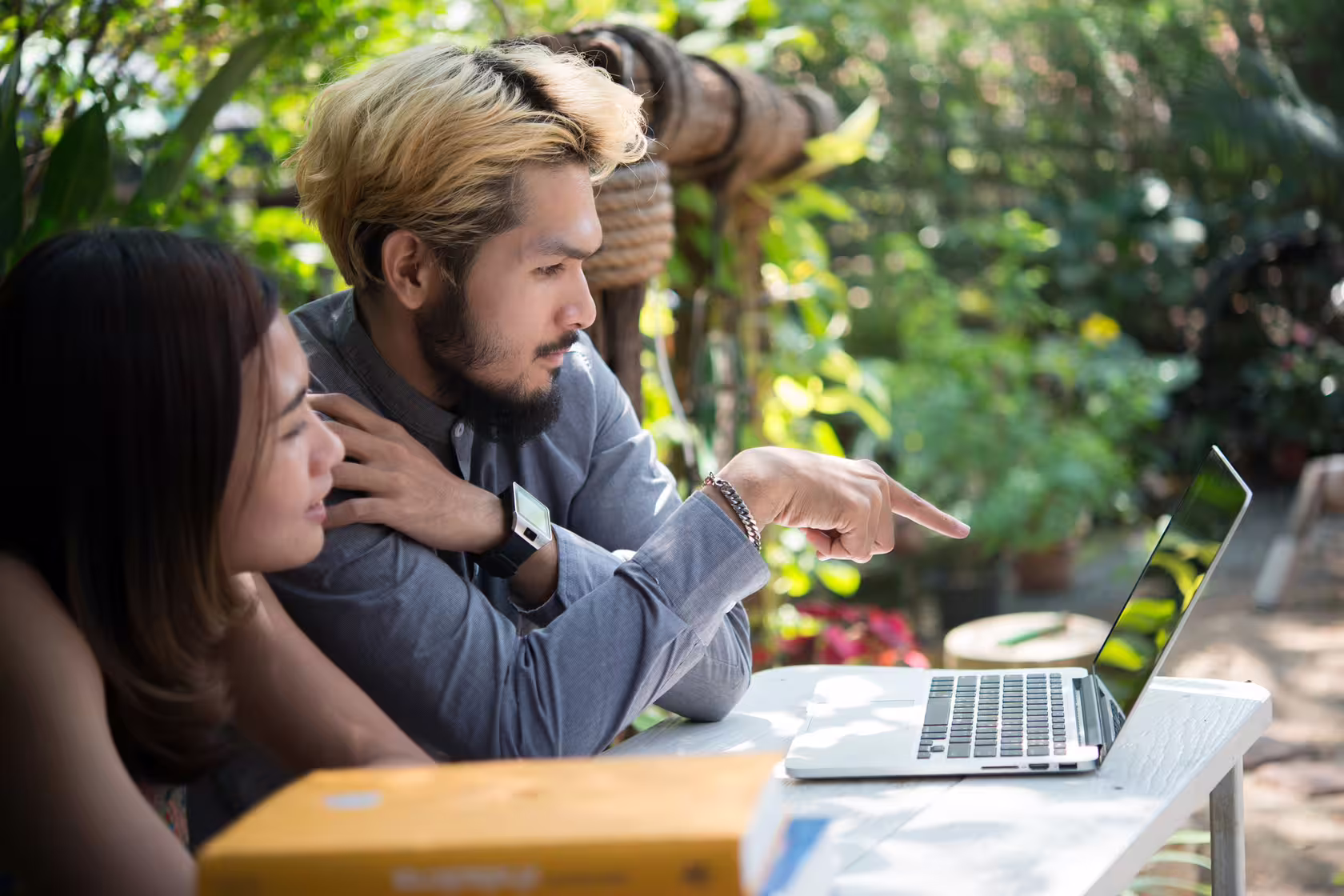 young people collaborating