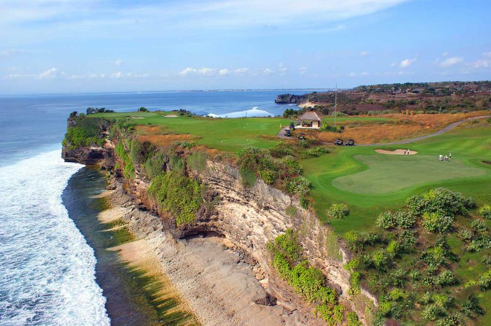 New Kuta Golf fairway on the Pecatu cliffs above the Indian Ocean