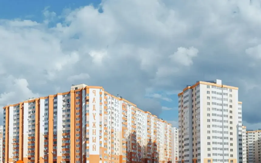 ЖК Радужний — внутрішній двір житлового комплексу