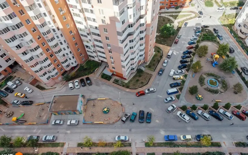 ЖК Радужний — внутрішній фасад будинку
