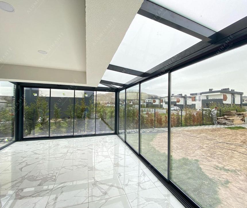 PRADA glass roof terrace 6&nbsp;×&nbsp;4 m with ORIZZONTE THERMO walls
