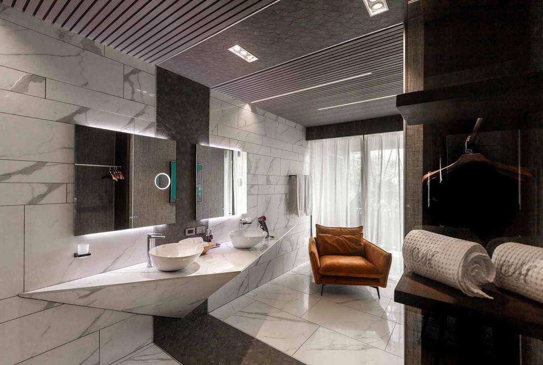 Deluxe Suite Ocean Club, marble and mirror, Hotel Makanda, Manuel Antonio