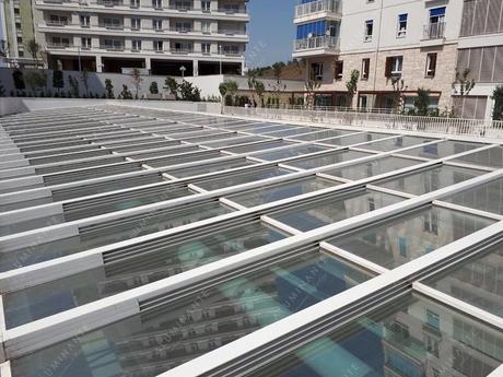Restaurant with a white SKYTECH automatic glass roof