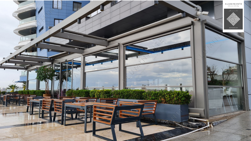 Restaurant: louvered pergolas with 6 SKYLINE guillotine windows, zip screens and DAZZONI