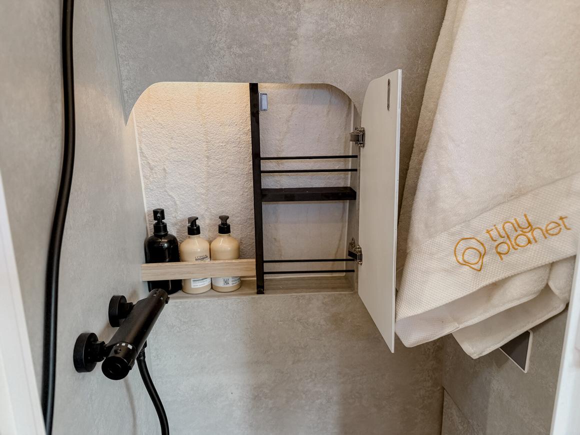 Water-saving shower head