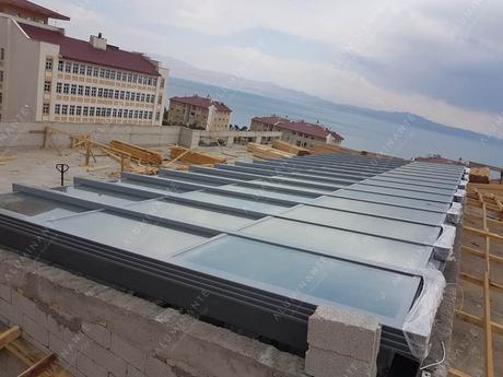 Shopping center opening with a panoramic SKYTECH automatic roof