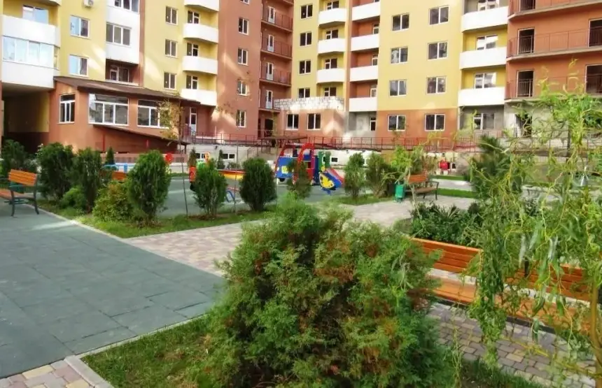 ЖСК Левитана — озеленение и зона отдыха во дворе