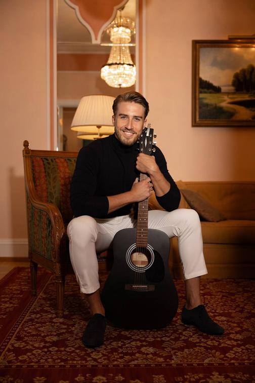 Marco Rinaldo Music Marco – Italian singer, pianist and guitarist