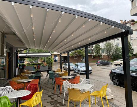 Café with a retractable pergola canopy