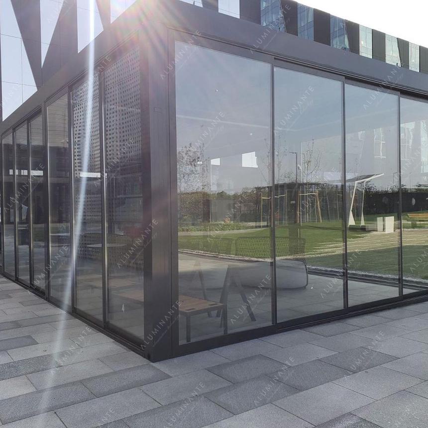 Restaurant: four louvered pergolas 5&nbsp;×&nbsp;4 m with ORIZZONTE THERMO double glazing and SKYLINE guillotine glass, photo 7