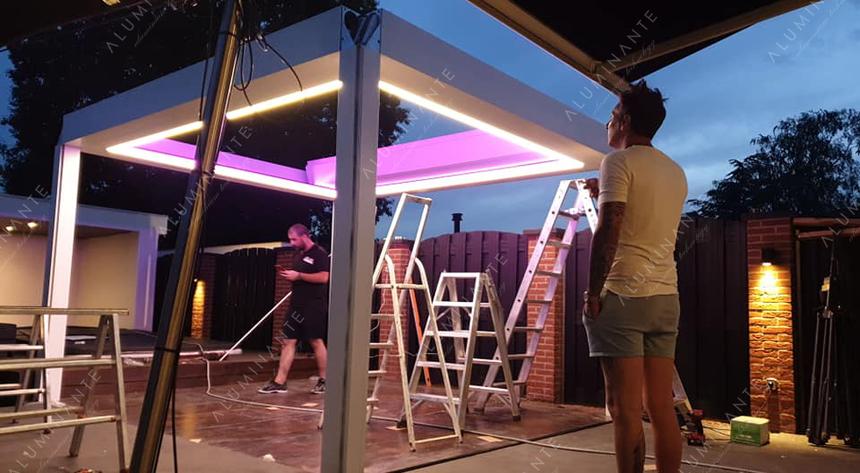 Freestanding ACURA Q25 pergola 5&nbsp;×&nbsp;4 m with a wood-look back wall, photo 6