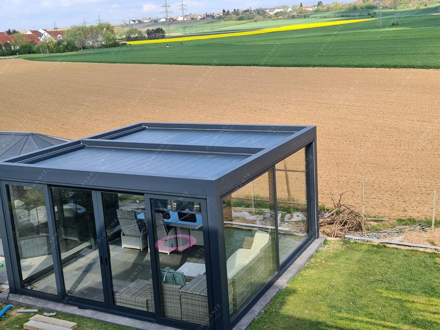 Glass gazebo: two ACURA Q25 pergolas 6&nbsp;×&nbsp;6 m with AGIO lift-and-slide doors, photo 3