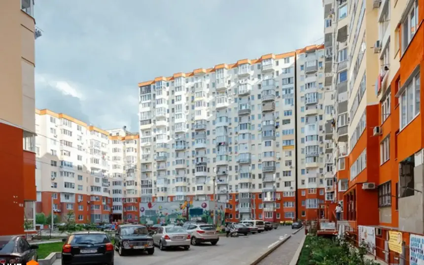 ЖК Радужний — фасад будинків у Лиманці