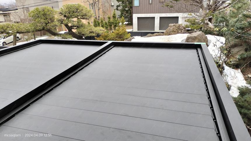 Wall-mounted louvered pivot-sliding pergola in two modules, photo 5