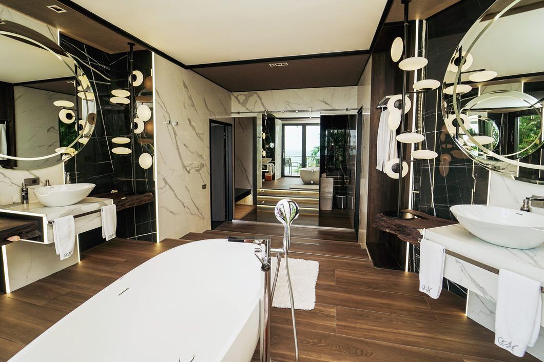 Sky Penthouse Private Pool, black marble, round mirrors, Hotel Makanda, Manuel Antonio