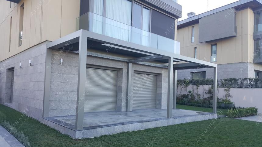 Wall-mounted ACURA louvered pergola 8&nbsp;×&nbsp;2.5 m