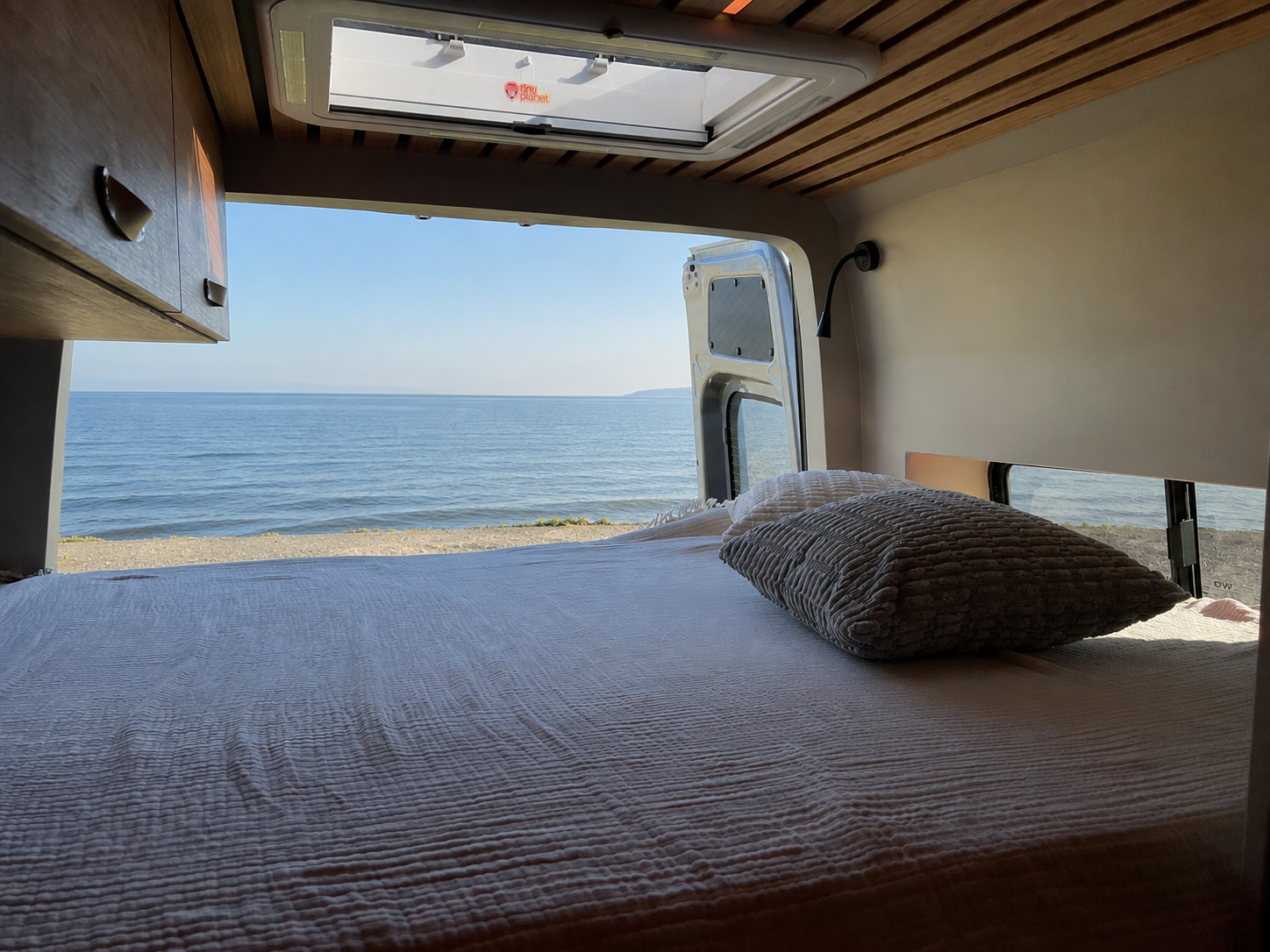 Aura permanent bed facing the sea