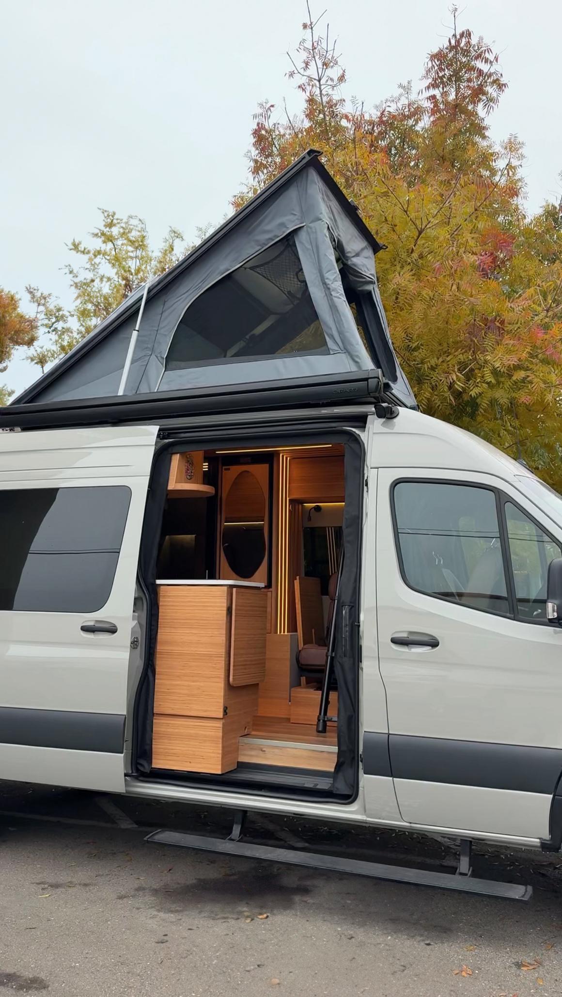 Pop-up rooftop tent
