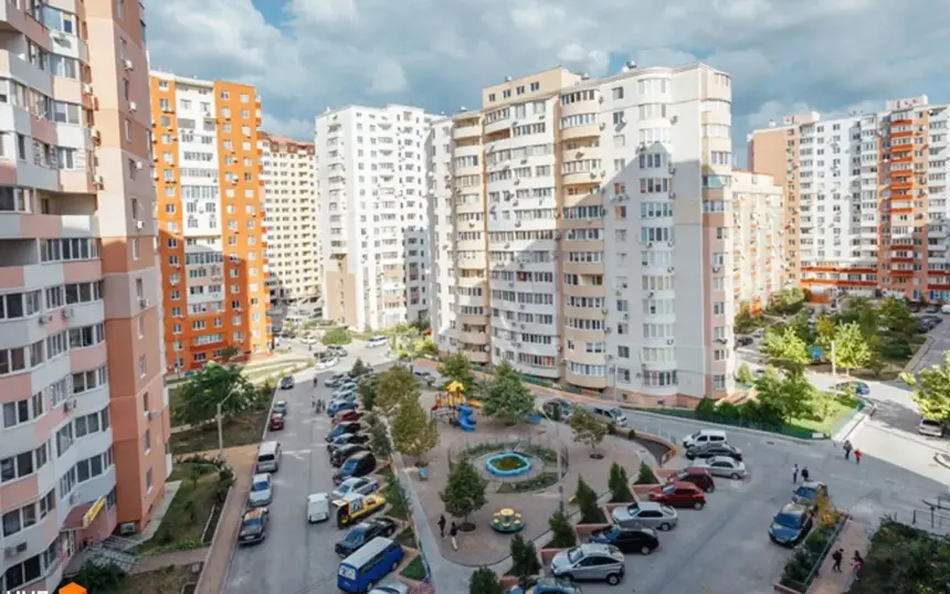 ЖК Радужний — територія та парковка