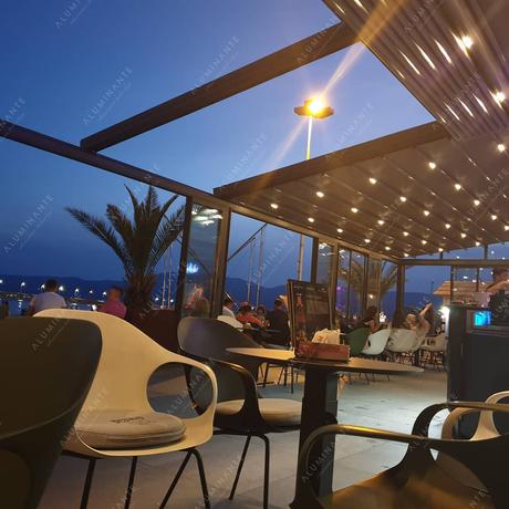 Restaurant with a retractable pergola and sliding glazing