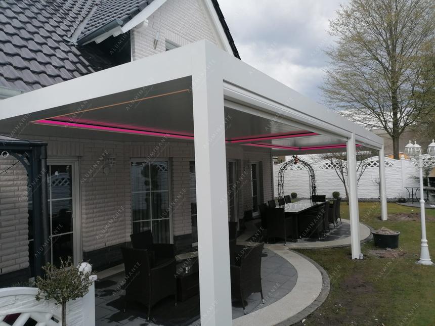 Wall-mounted pergola in two modules, 8&nbsp;×&nbsp;3 m