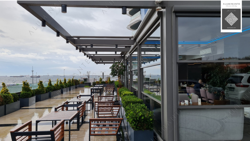 Restaurant: louvered pergolas with 6 SKYLINE guillotine windows, zip screens and DAZZONI, photo 3