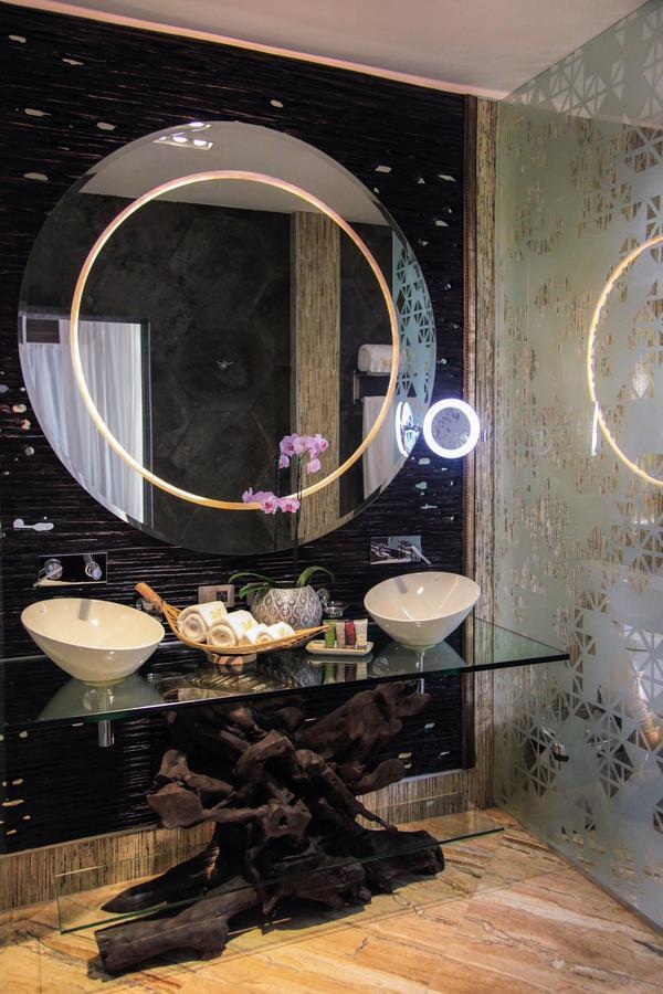 Honeymoon Junior Pool Villa, round mirrors, Hotel Makanda, Manuel Antonio