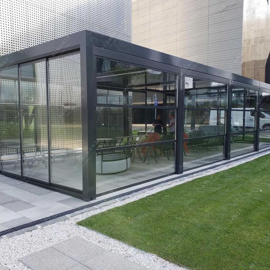 Restaurant: four louvered pergolas 5&nbsp;×&nbsp;4 m with ORIZZONTE THERMO double glazing and SKYLINE guillotine glass, photo 3