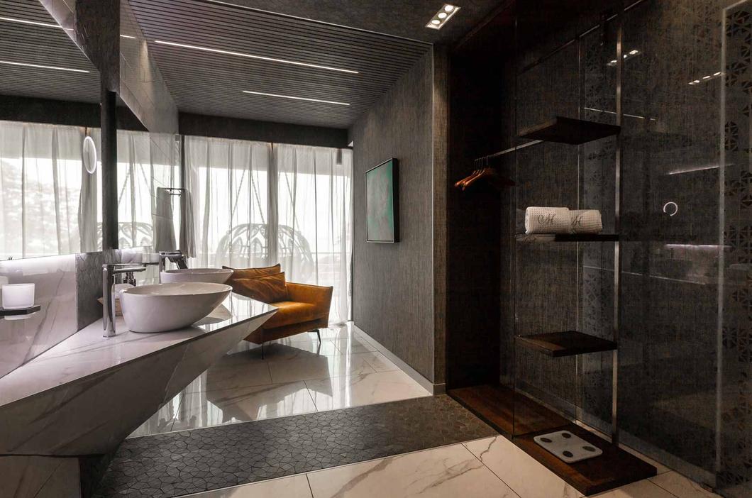 Deluxe Suite Ocean Club, the dark marble shower, Hotel Makanda, Manuel Antonio