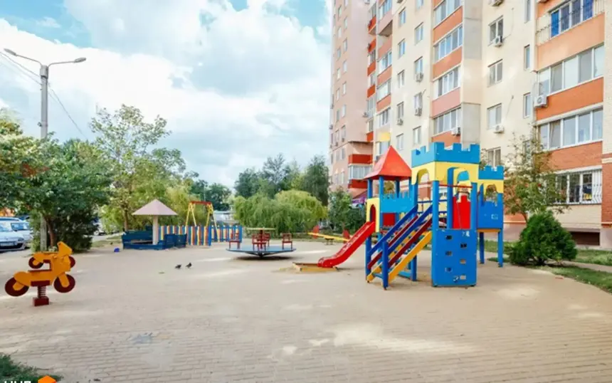 ЖК Радужний — двір і будинки житлового масиву