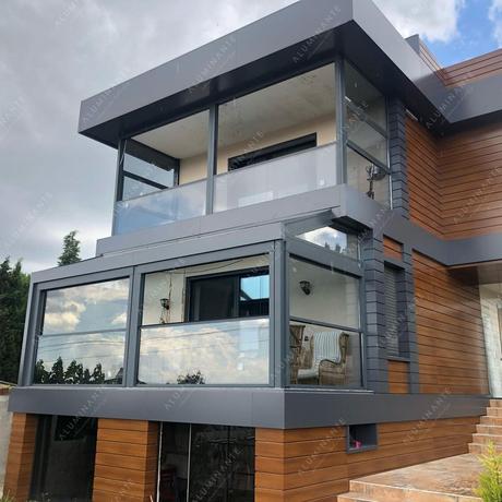 House balcony and summer terrace with SKYLINE guillotine glazing