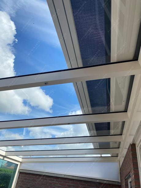 Terrace with a PRADA glass roof and DAZZONI shading