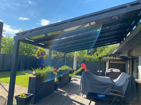House terrace canopy with DAZZONI shading under a PRADA glass roof