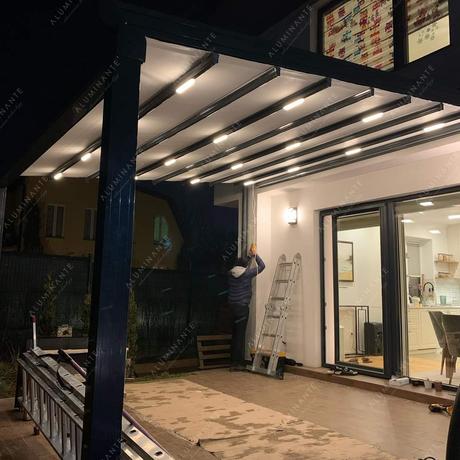 Retractable pergola canopy for a private home