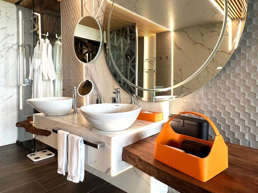 Luxury Villa Private Pool, round mirrors, double vanity, Hotel Makanda, Manuel Antonio