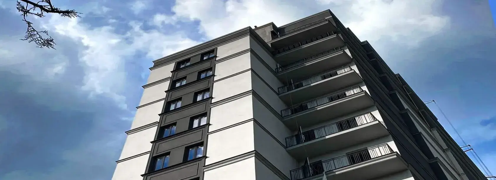 ЖК Олимпиец — фасад жилого комплекса на проспекте Шевченко в Одессе