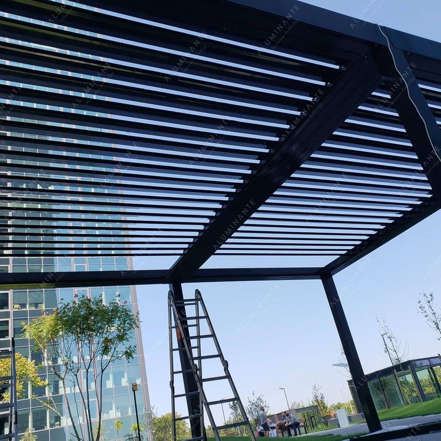 Restaurant: four louvered pergolas 5&nbsp;×&nbsp;4 m with ORIZZONTE THERMO double glazing and SKYLINE guillotine glass, photo 9